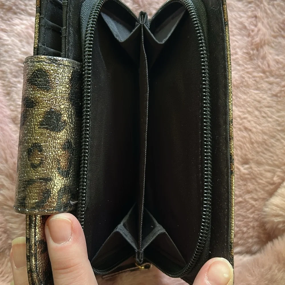 Tahari Metallic Leopard Print Wallet - Picture 5 of 11